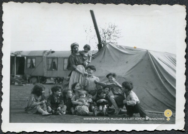 W obozowisku Lowar&oacute;w