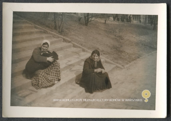 Ostrowiec Świętokrzyski, dwie młode kobiety