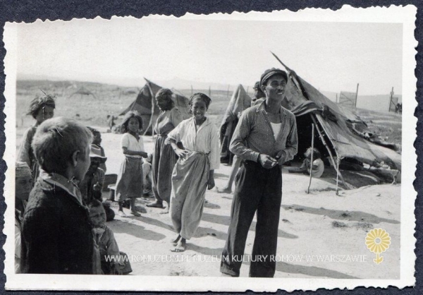 W obozowisku wędrownych Rom&oacute;w, Rumunia