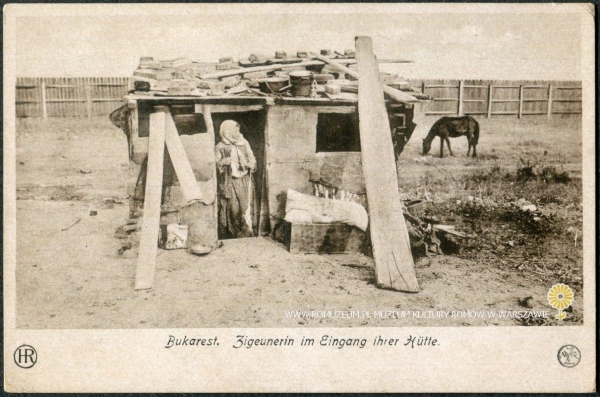 Bucarest. Zigeunerin im Eingang ihrer H&uuml;tte