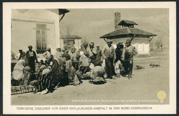 T&uuml;rkische Zigeuner vor Entlausungs-Anstalt in der Nord-Dobrudscha