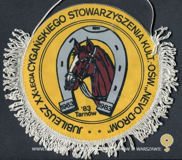 Jubileusz XX-lecia Cygańskiego Stowarzyszenia Kulturalno-Oświatowego "Nevo Drom", Tarn&oacute;w 1983 r.
