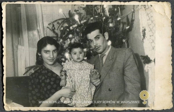 Archiwum rodzinne, rodzice z c&oacute;rką