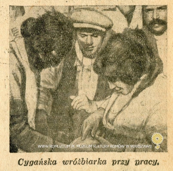 Saintes-Maries-de-la-Mer, cygańska wr&oacute;żbiarka przy pracy