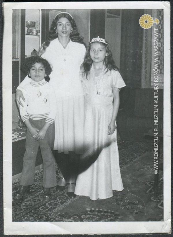 Archiwum rodzinne, matka z c&oacute;rką i synem