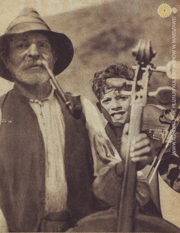 Ł&oacute;dki jadą Cygan gra