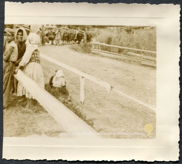 Grupa młodych Rom&oacute;w, artyleria w marszu