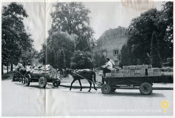 Romskie dylematy, transport pustak&oacute;w
