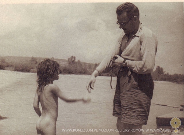 Gr&oacute;dek Jagielloński, dzieci nad rzeką (2)