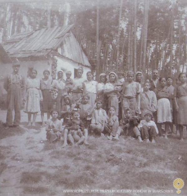 Słowacja, grupa mieszkańc&oacute;w osiedla